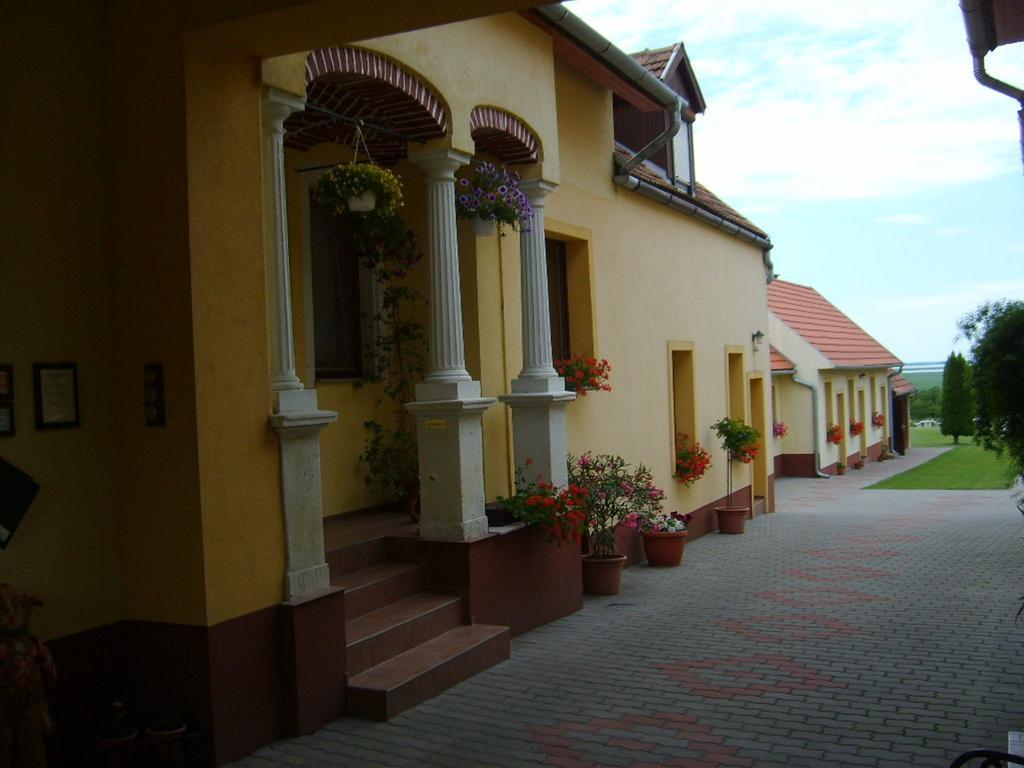 Szűts Panzió Fertorakos Exterior foto